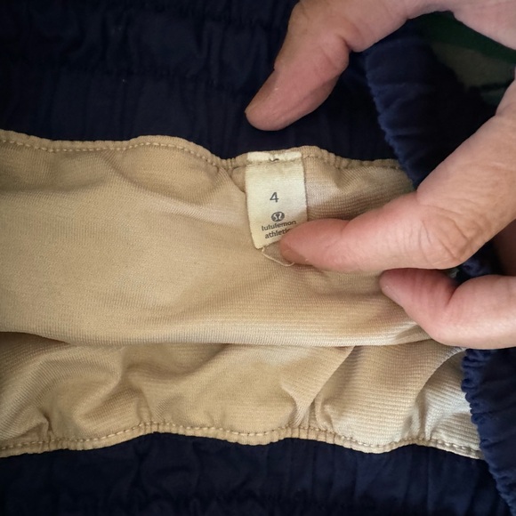 Lululemon shorts size 4 - Picture 4 of 4